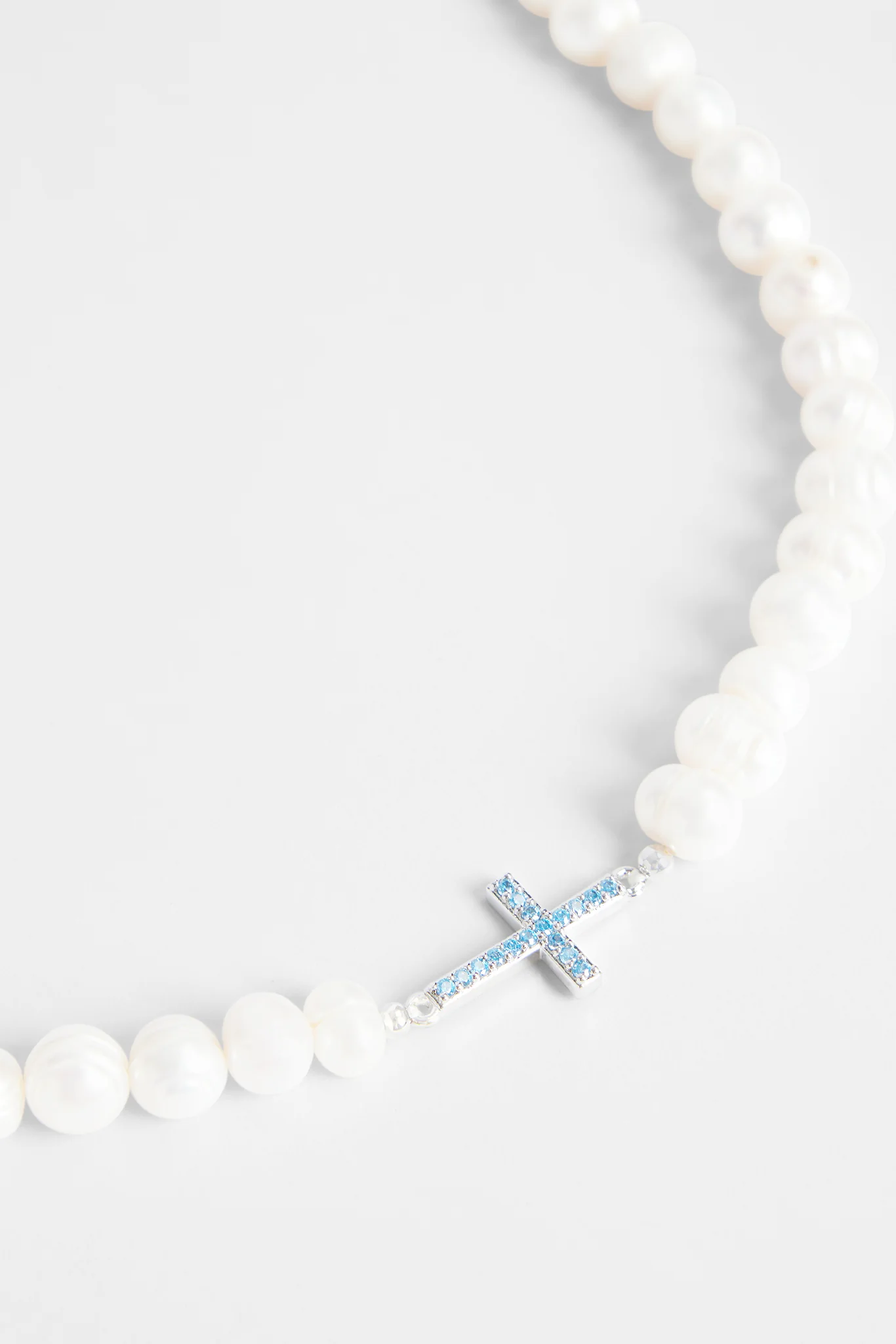 7mm Freshwater Pearl & Blue Iced Cross Necklace - Image 3