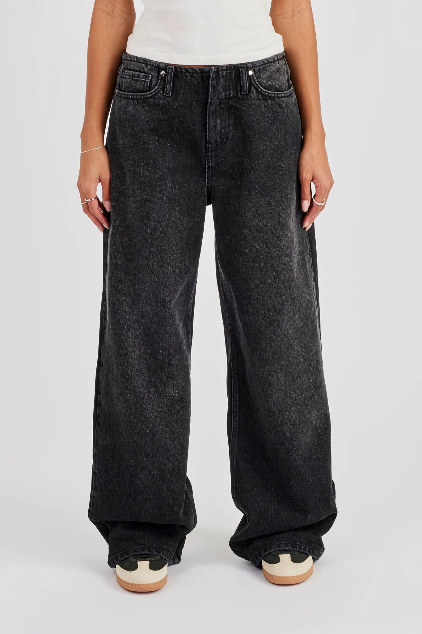 Baggy Low Waistbandless Detail Jean - Washed Black - Image 2