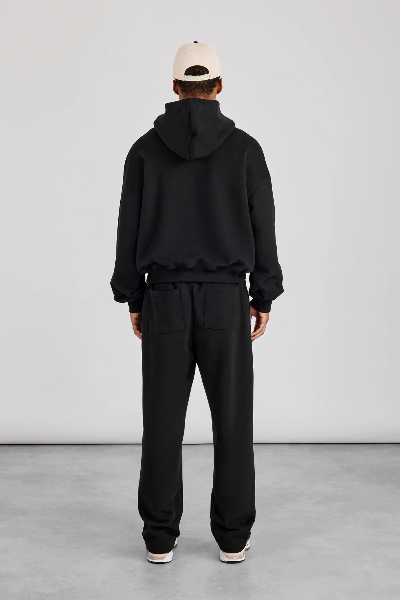 Boxy Hoodie & Relaxed Jogger - Black - Image 3
