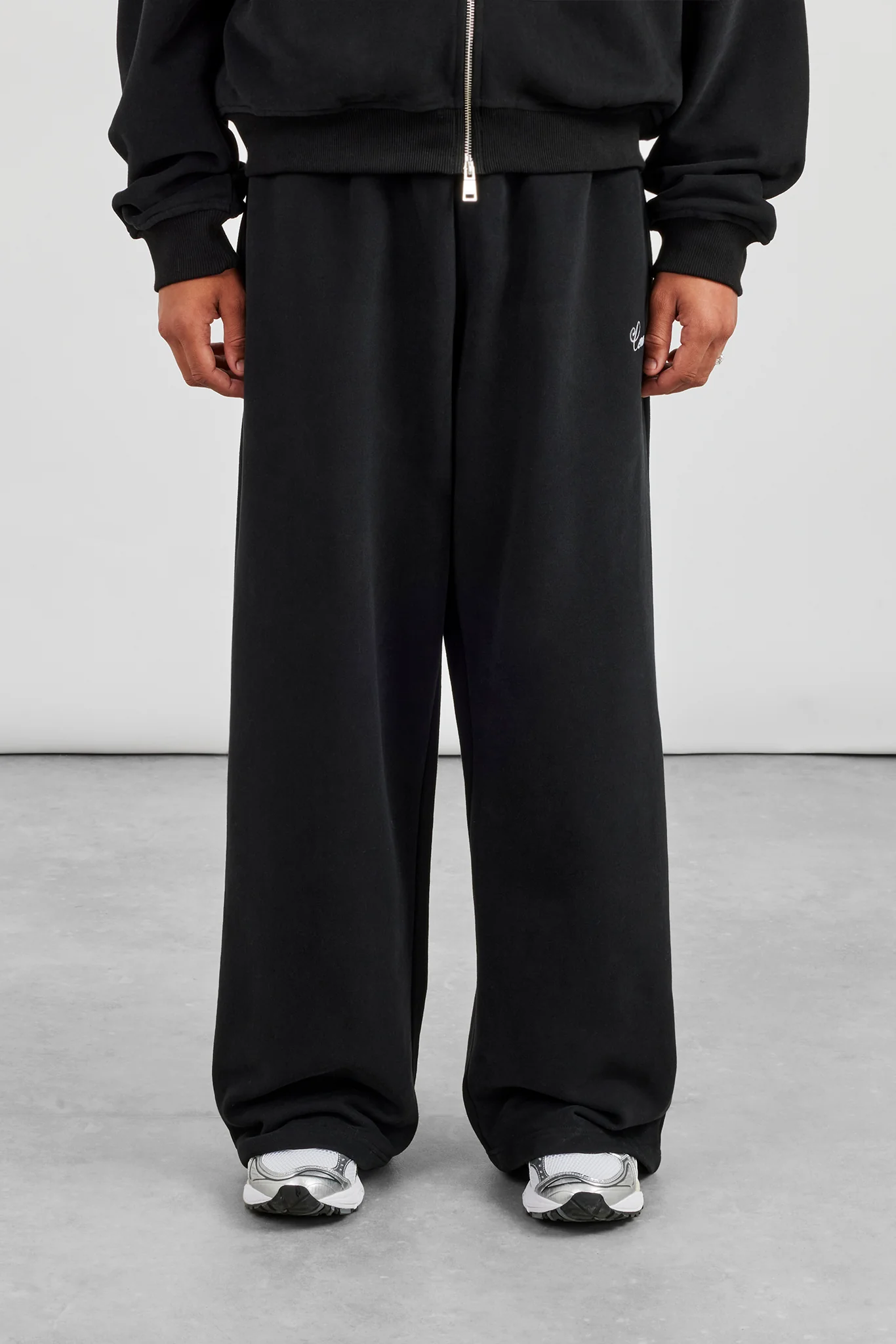 Embroidered Baggy Jogger - Black - Image 4