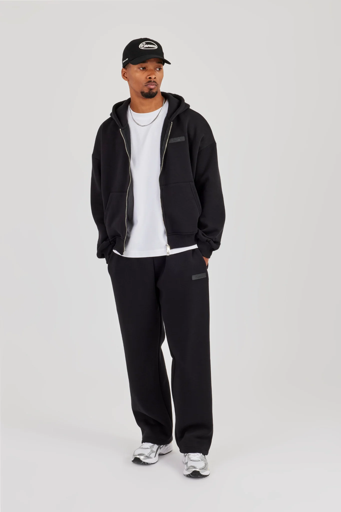 Logo Tab Relaxed Jogger Black - Image 3