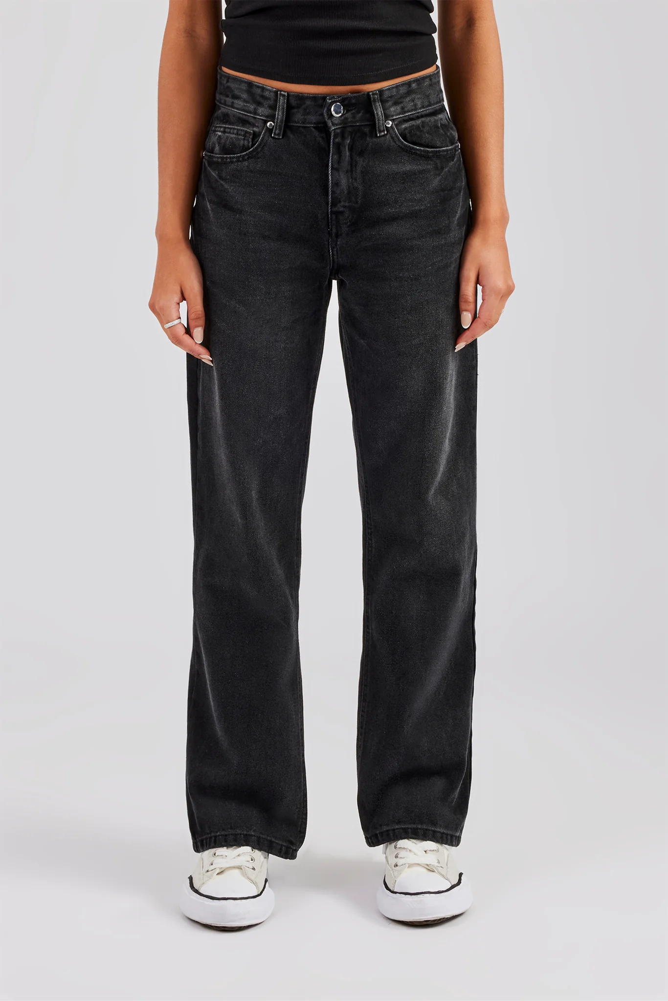 Mid Rise Relaxed Jeans - Washed Black - Image 2