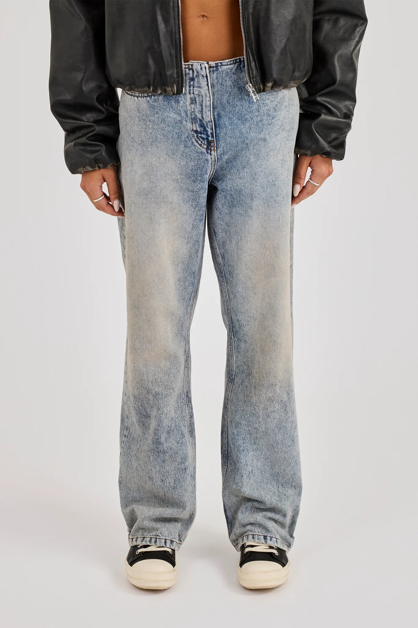 Mid Rise Relaxed Low Waistbandless Jean - Antique Wash - Image 3