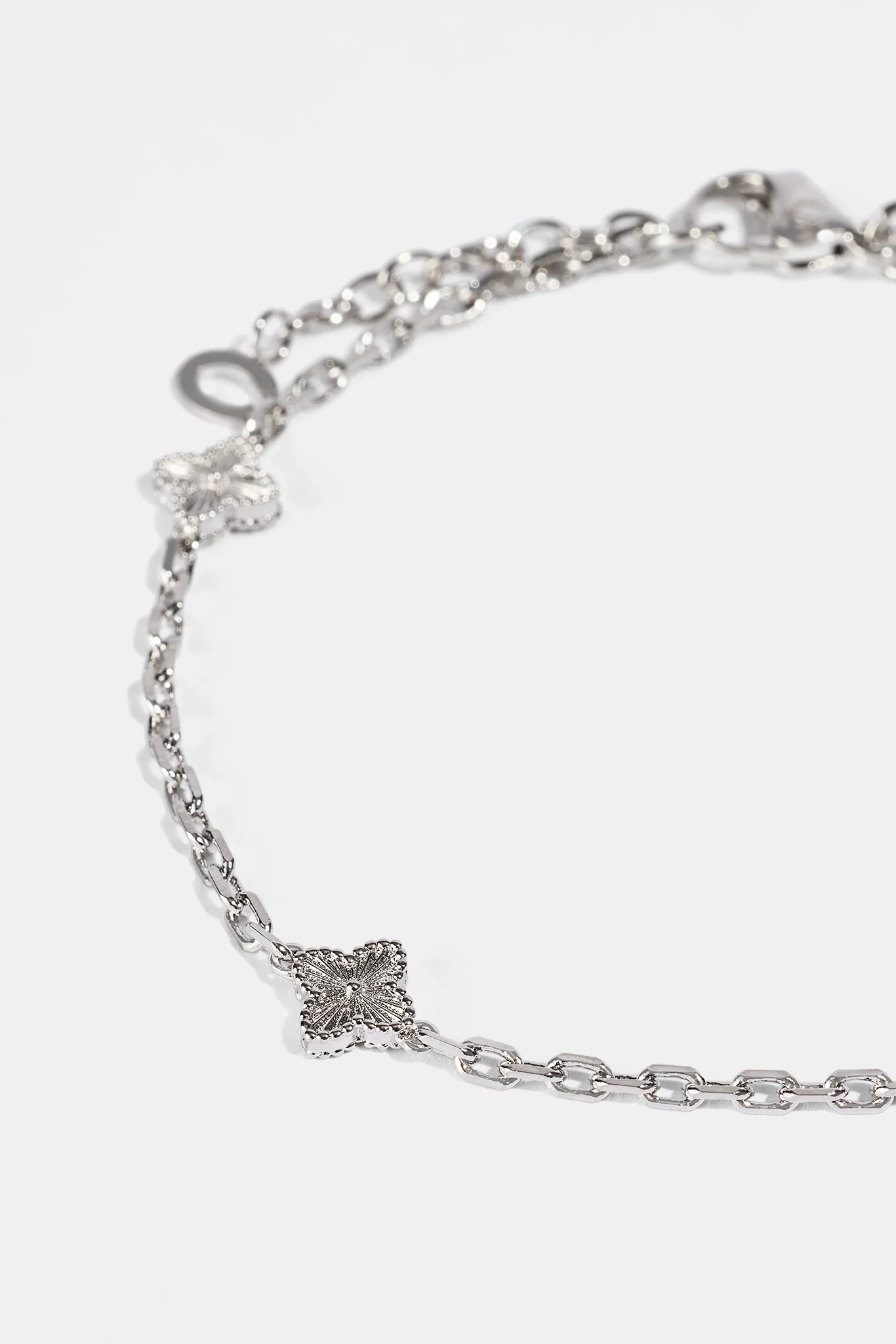 Polished Motif Rolo Bracelet - 8mm - Image 3