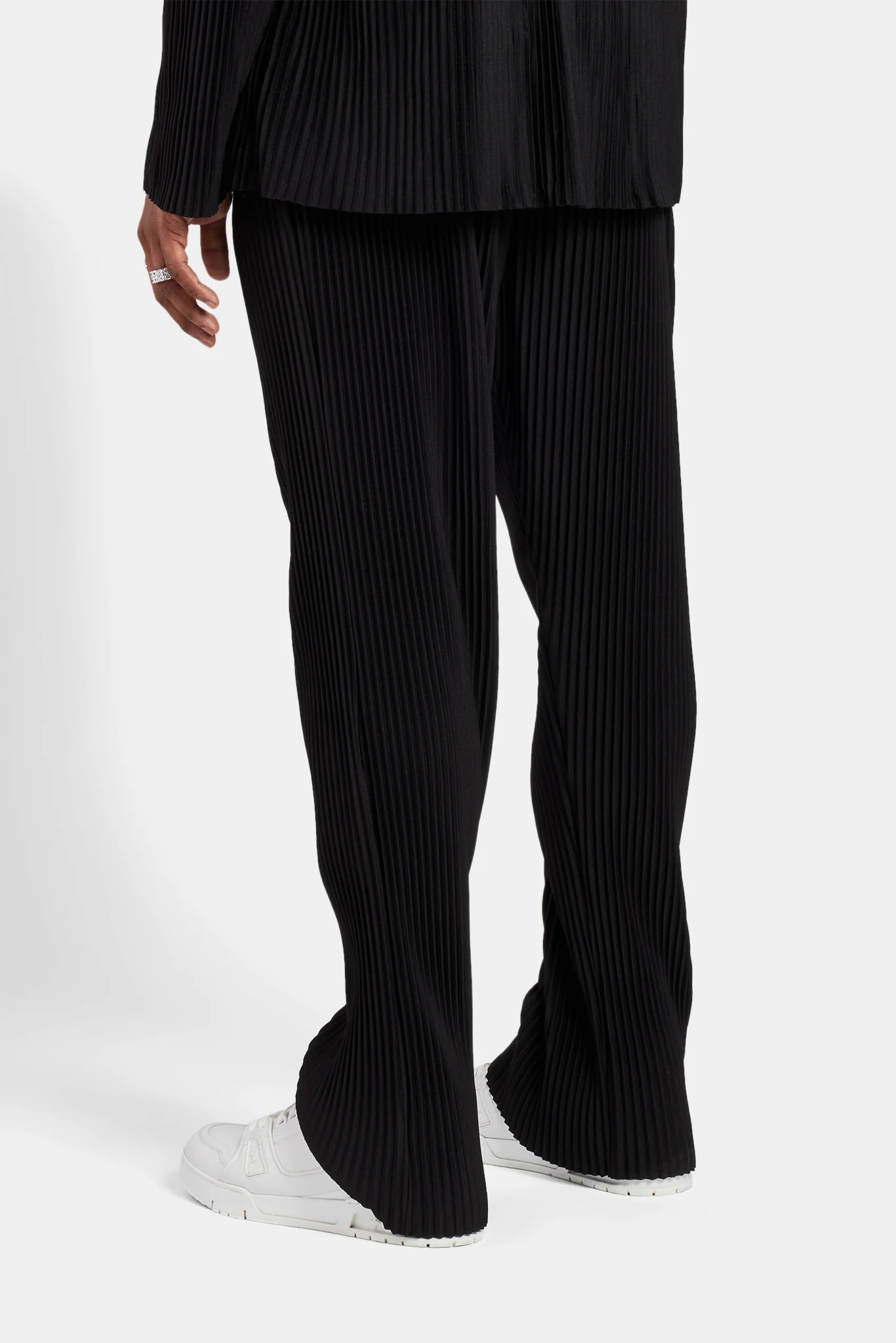 Relaxed Pleated Trouser - Black - Image 3