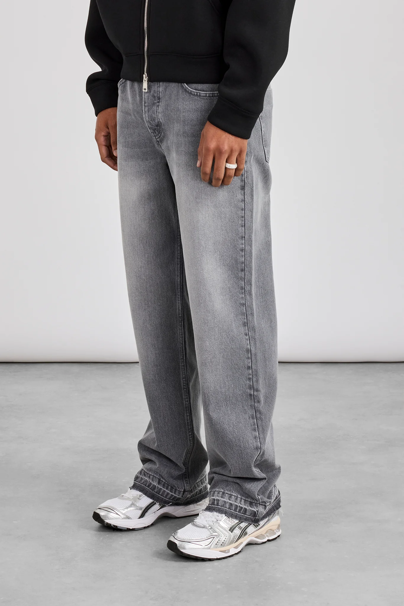Relaxed Raw Hem Detail Jean - Washed Grey