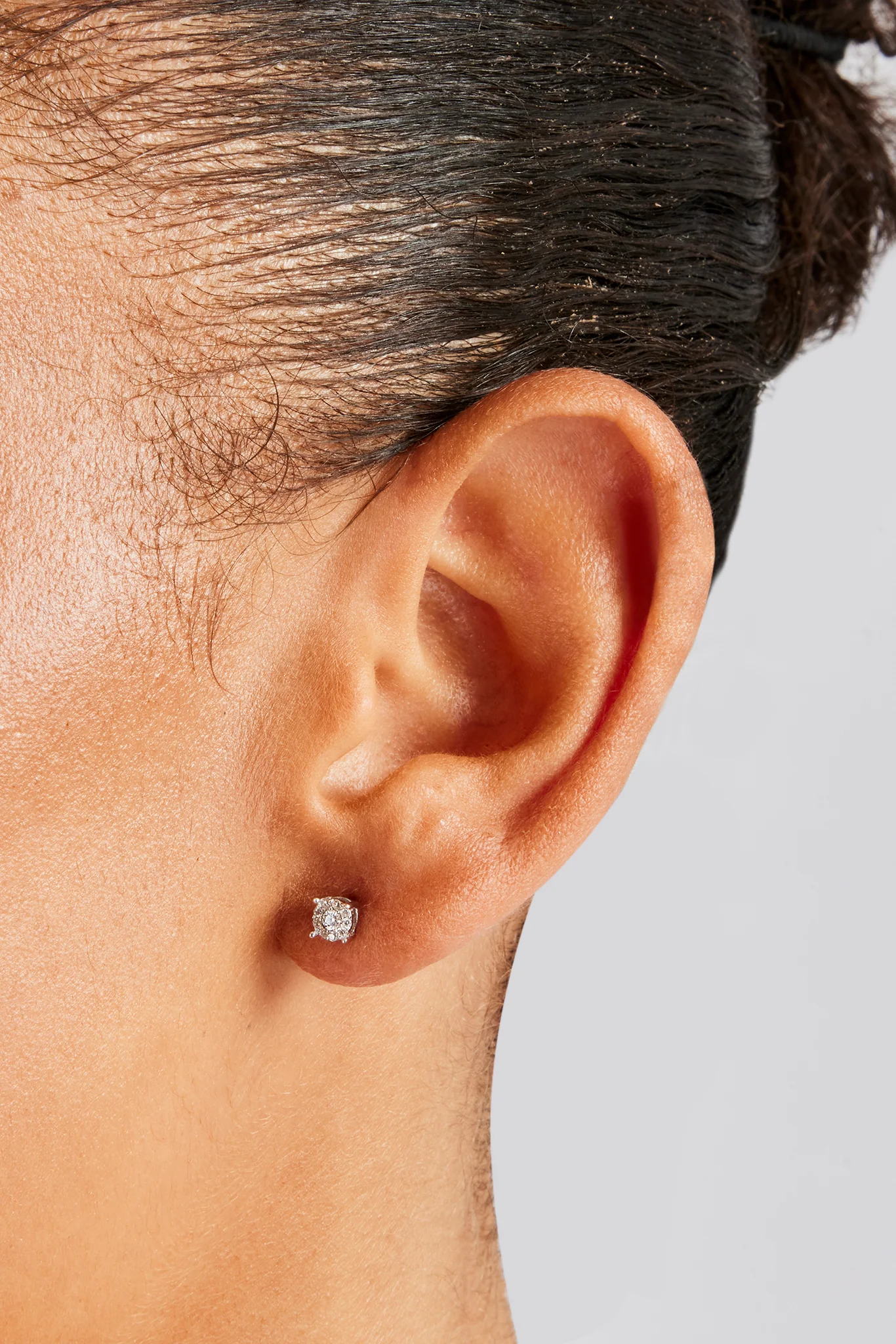 Women's Moissanite Round Stud Earrings - 4mm - Image 2